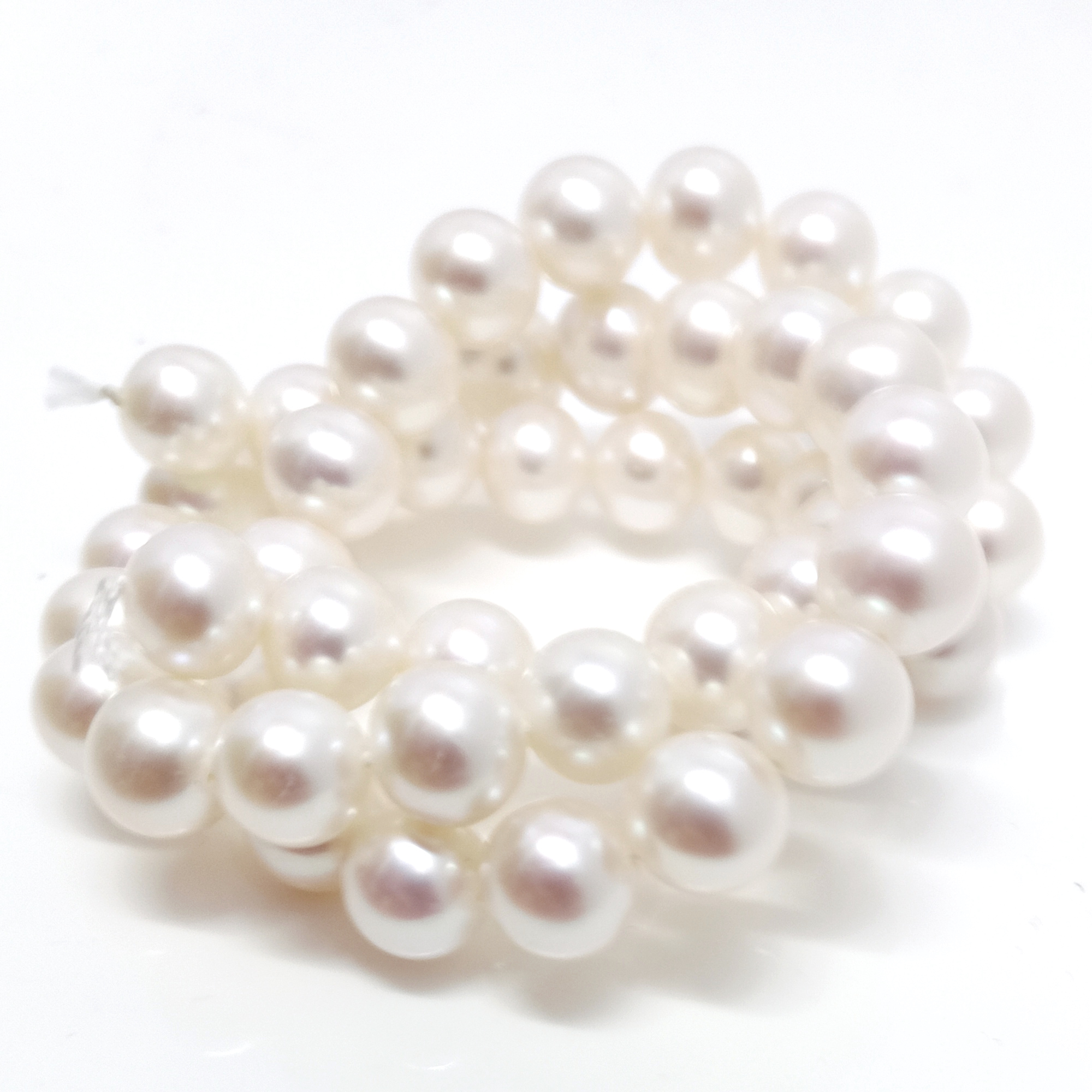 White 8-8.5mm Round Pearls Strand
